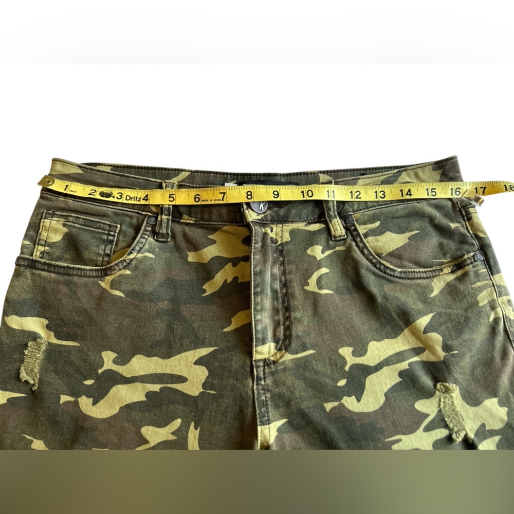 KUT from the Kloth Connie Camouflage Pants - Picture 4 of 9
